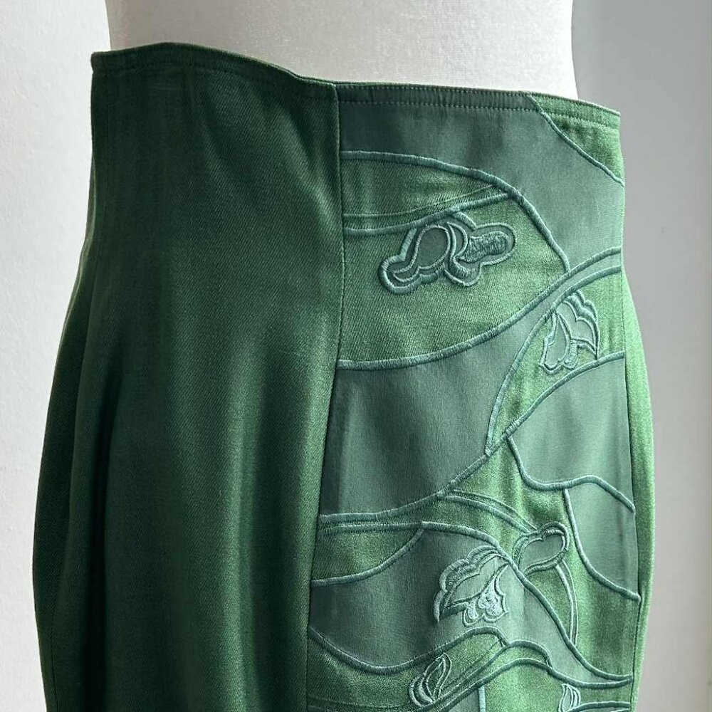 Vintage Green Silk Embroidered Midi Skirt w/ Sculptural Motif & Back Slit – US M